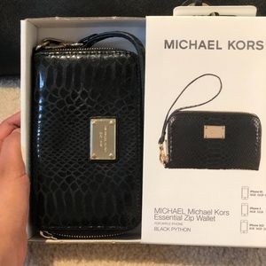 Michael Kors Zip Wallet Wristlet